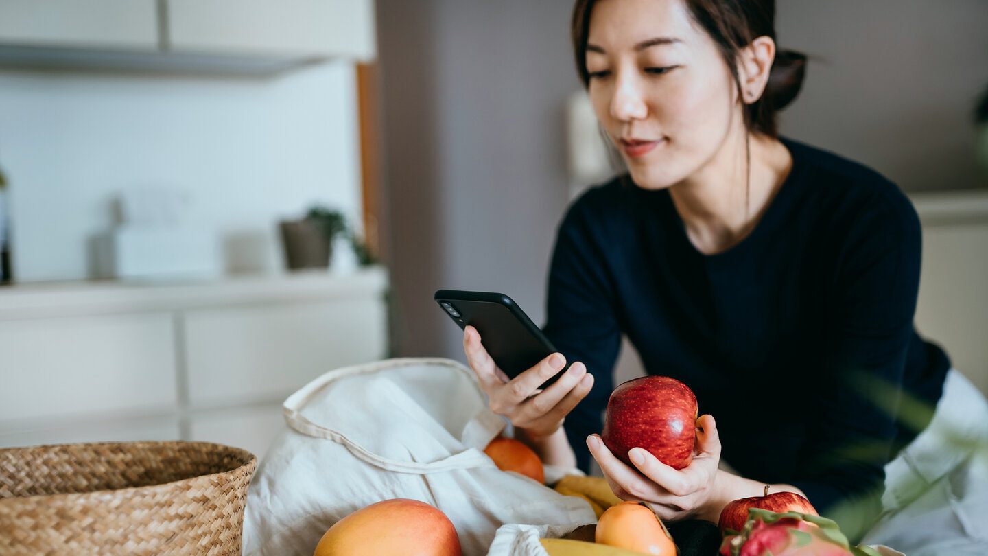 Buying groceries online helps Aussies save money, says ING